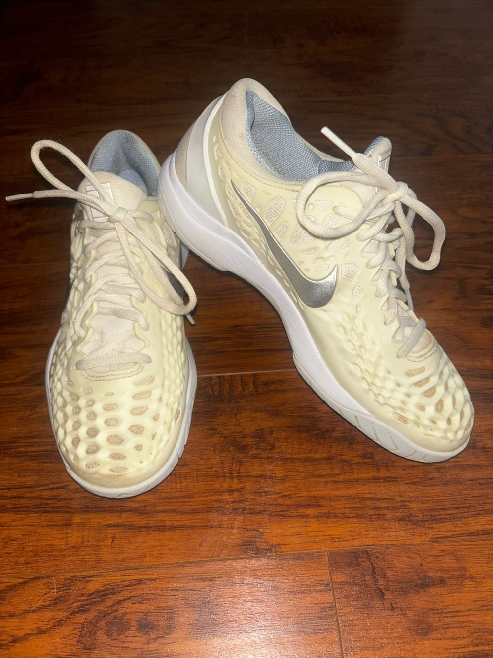 Nike Zoom Cage 3 Tennis Shoes White Cream Textured Mesh Silver Swoosh Sneakers